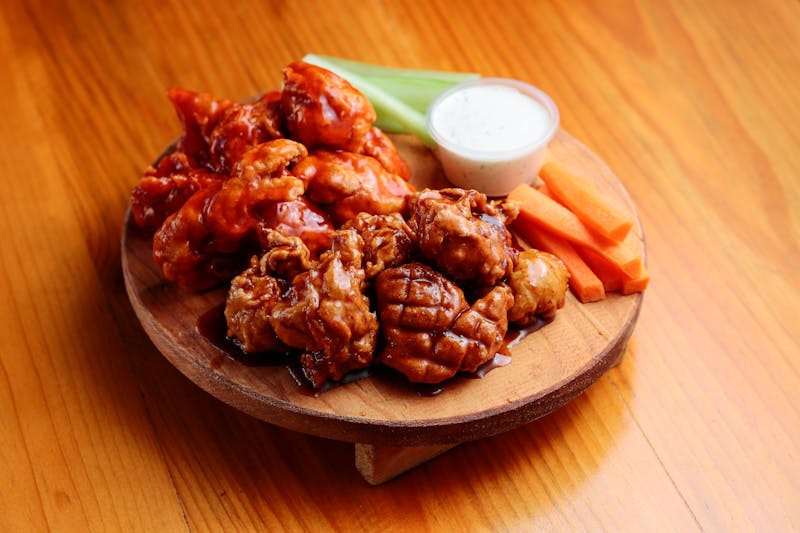 Crispy chicken wings with dipping sauce