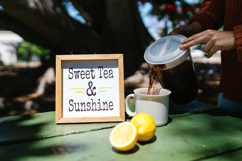 Iced sweet tea with lemon slices